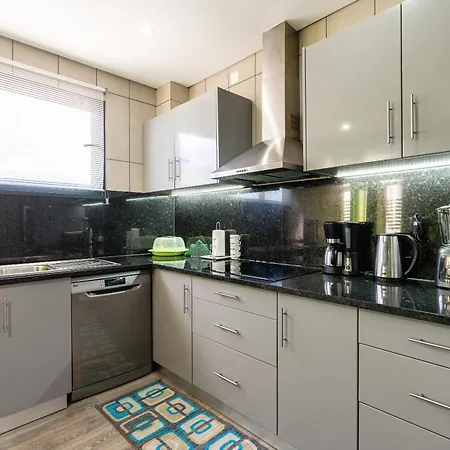 Roraima House - Private Pool & Garden Calheta