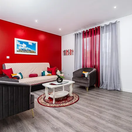 Roraima House - Private Pool & Garden بيت للعطل كالهيتا